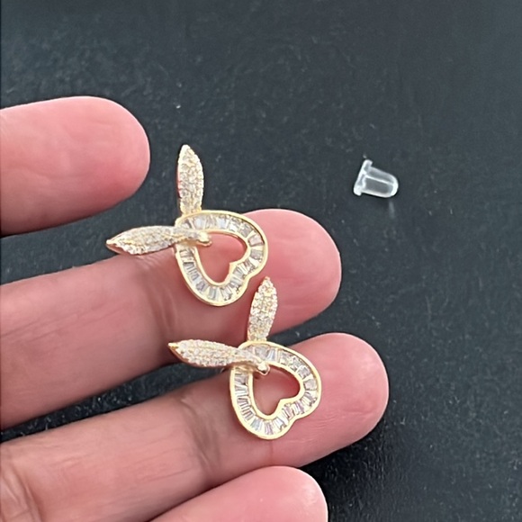 Golden heart style studs - Picture 3 of 3